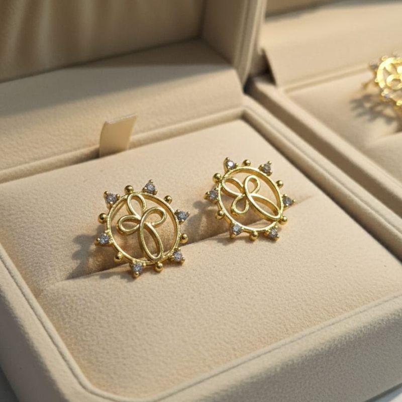 BRINCO CRUZ VAZADA COM ZIRCONIA