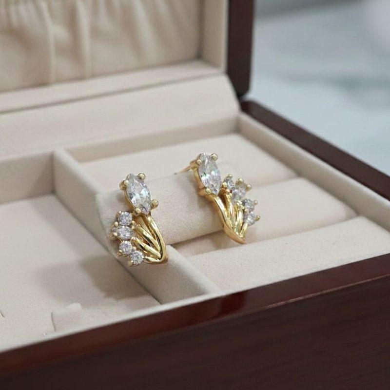 BRINCO FLOR COM ZIRCONIA