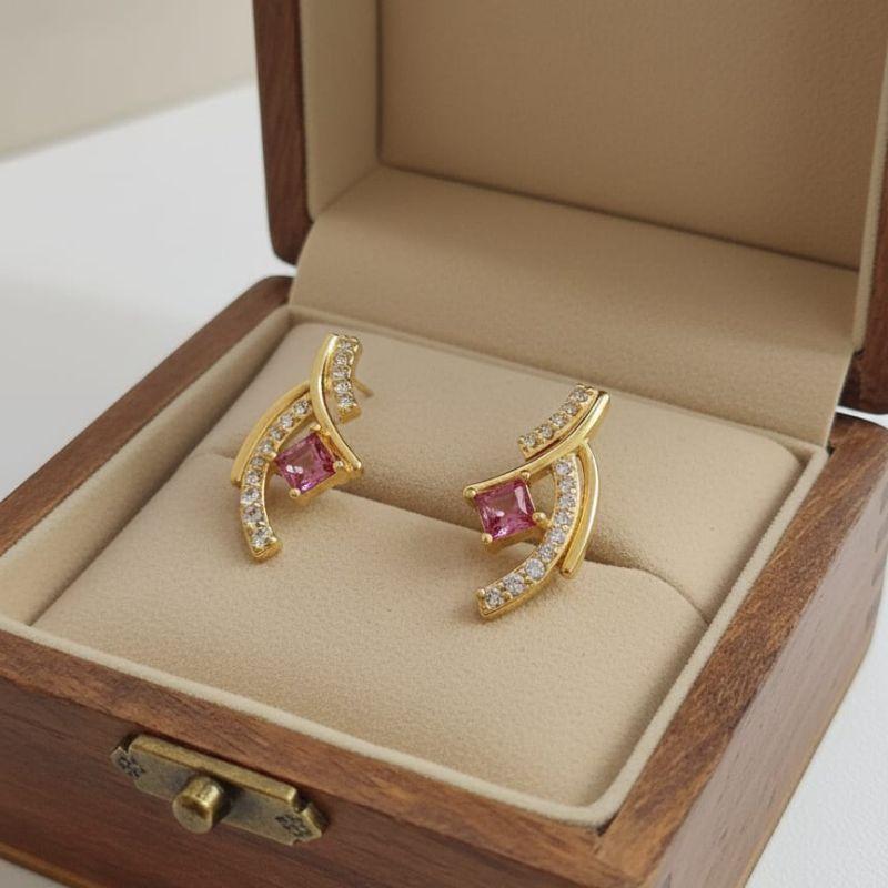 BRINCO GALHOS C/ ZIRCONIA PEDRA VERMELHA