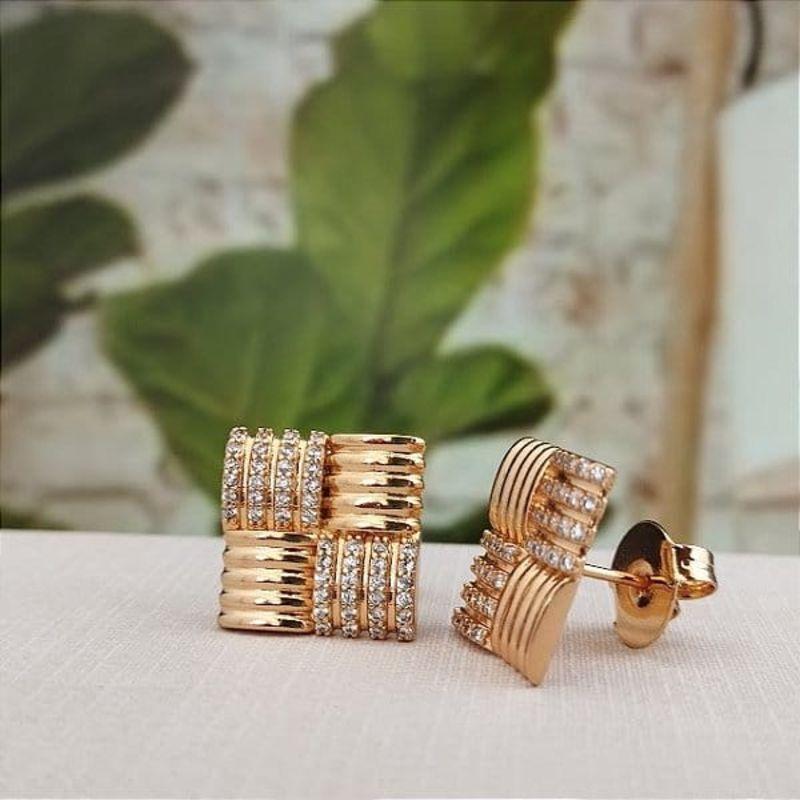 BRINCO QUADRADO DETALHES