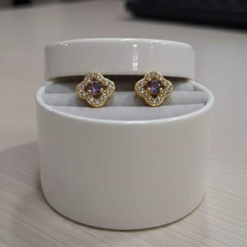 BRINCO  TREVO LILAS CRAVEJADO