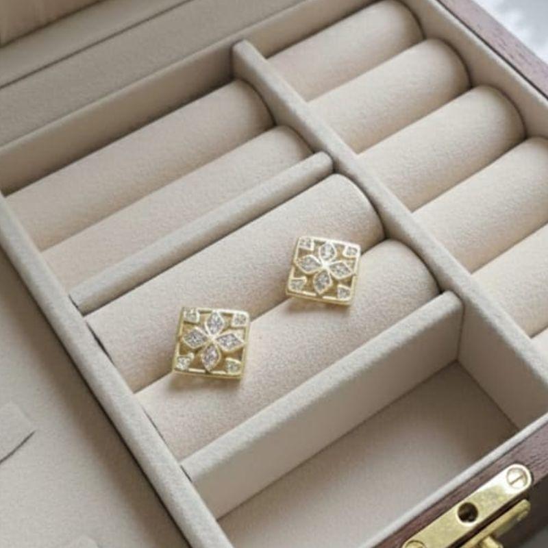 BRINCO VASADO FLOR QUADRADO