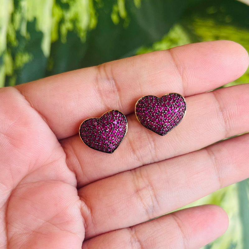 BRINCO CRAVEJADO CORAÇAO ROSA