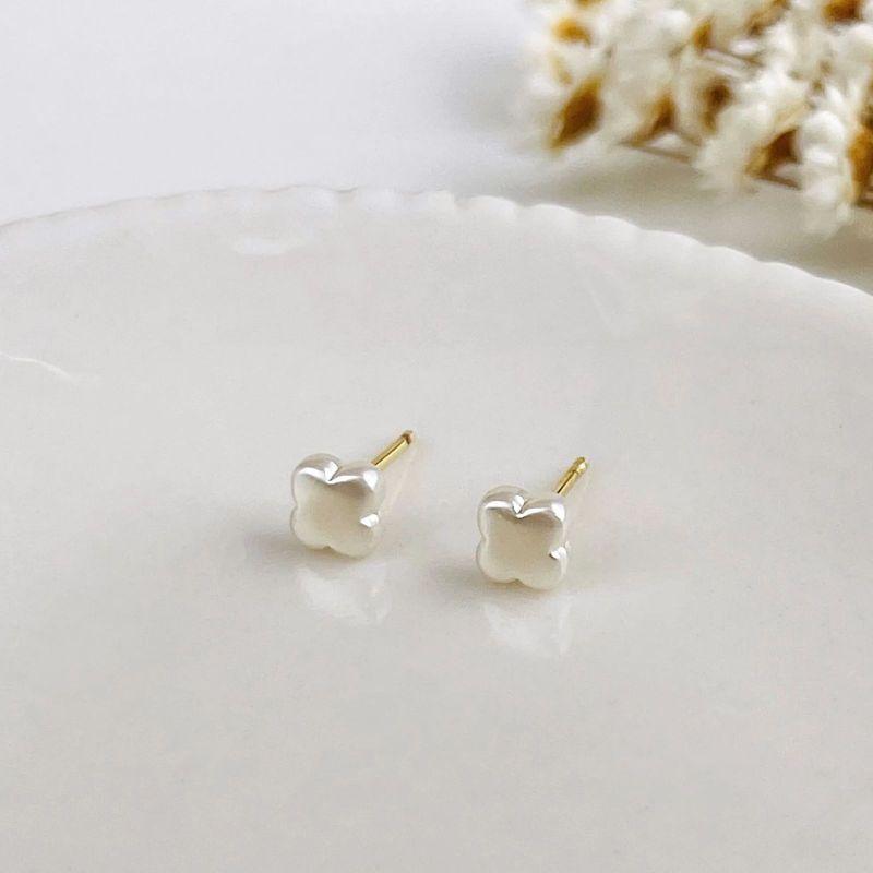 BRINCO PEROLA ESTILO CRUZ