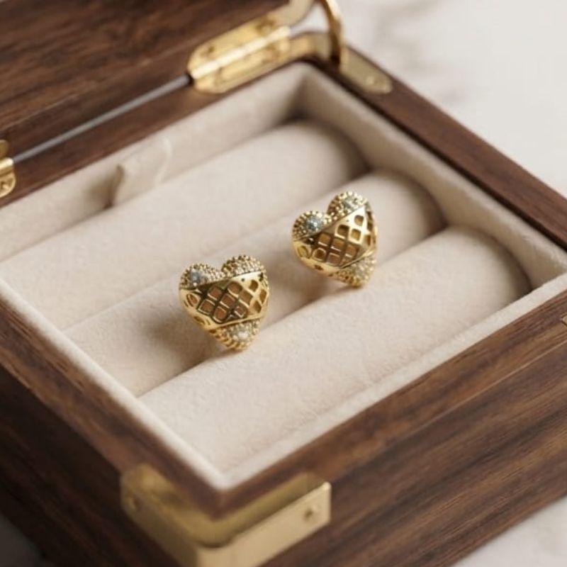 BRINCO CORAÇAO COM ZIRCONIAS CRISTAL